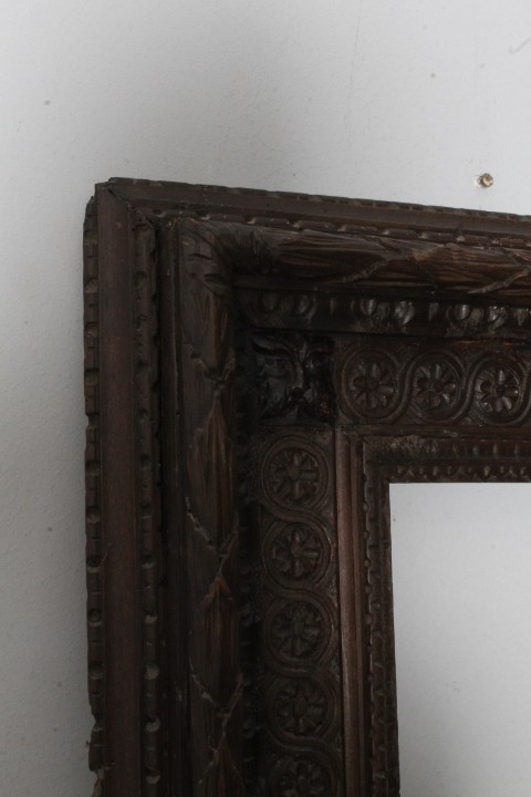 Antique large 19th century frame carved in solid walnut. Size 170 x 123 (useful width 141 x 94)