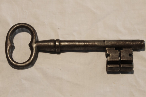 Collection of 11 large wrought iron keys from the 17th and 18th centuries in very good condition