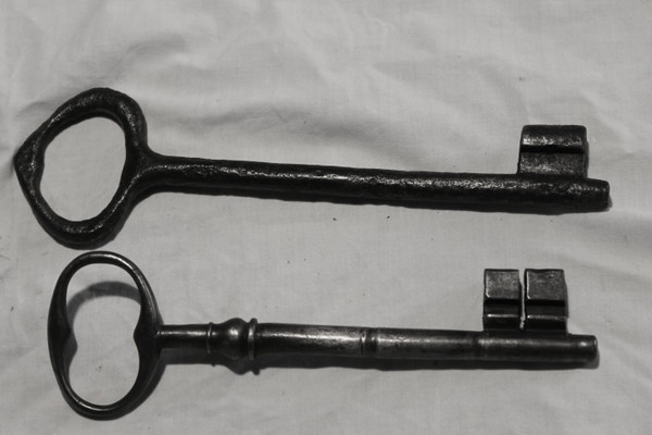 Collection of 11 large wrought iron keys from the 17th and 18th centuries in very good condition