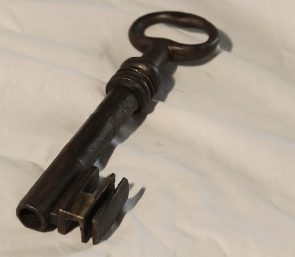 Collection of 11 large wrought iron keys from the 17th and 18th centuries in very good condition