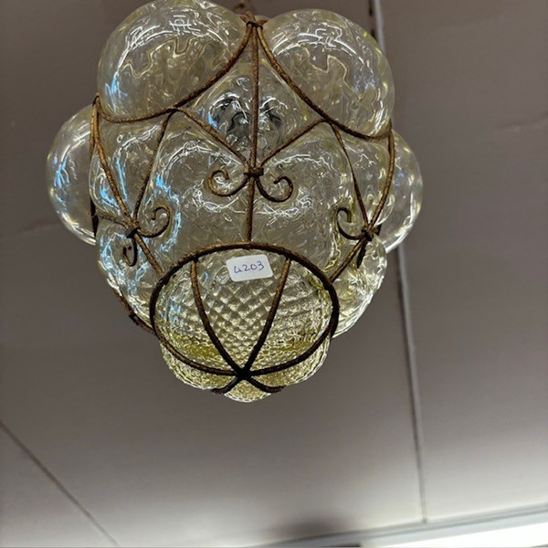 Lampadario Lanterna Liberty 1930 in vetro giallo e ferro battuto. Mis 35 + 45 