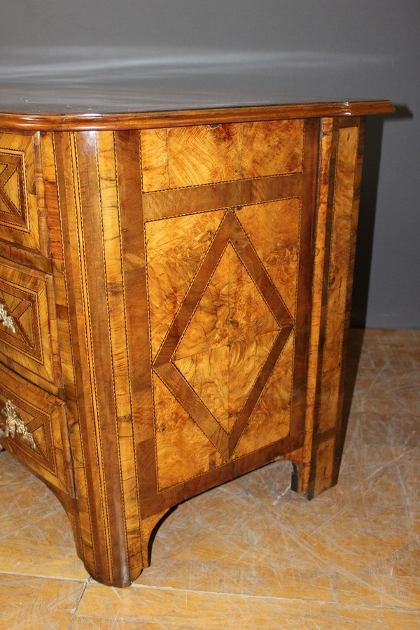 Louis XIV chest of drawers in 18th century marquetry