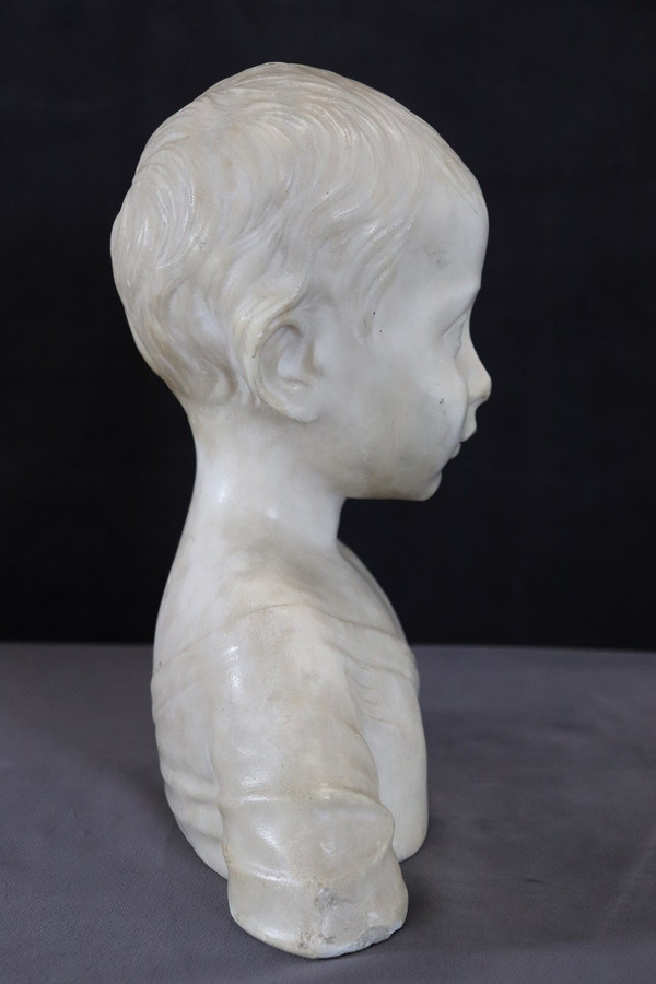 Carrara marble sculpture