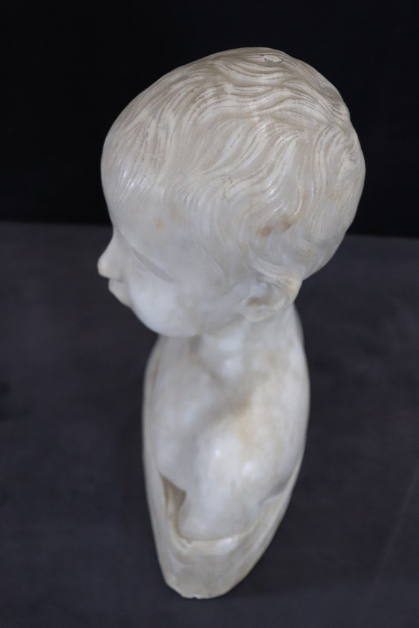 Carrara marble sculpture