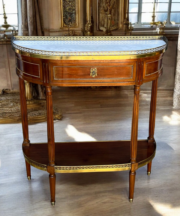 CONSOLE /DESSERTE 1/2 LUNE EN PLACAGE D'ACAJOU ET LAITON DORÉ AVEC DESSUS MARBRE