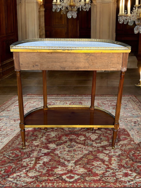 CONSOLE /DESSERTE 1/2 LUNE EN PLACAGE D'ACAJOU ET LAITON DORÉ AVEC DESSUS MARBRE