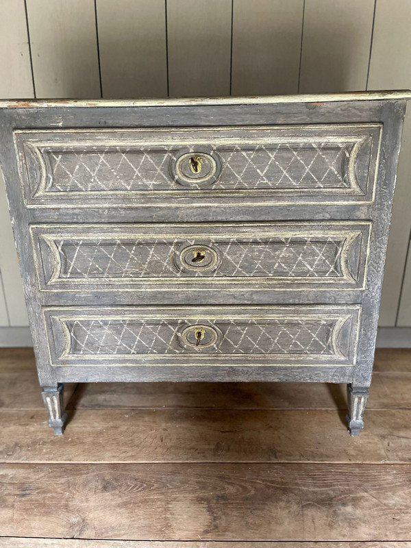 Commode Louis XVI datant du 19e siècle magnifique patine petit modèle 