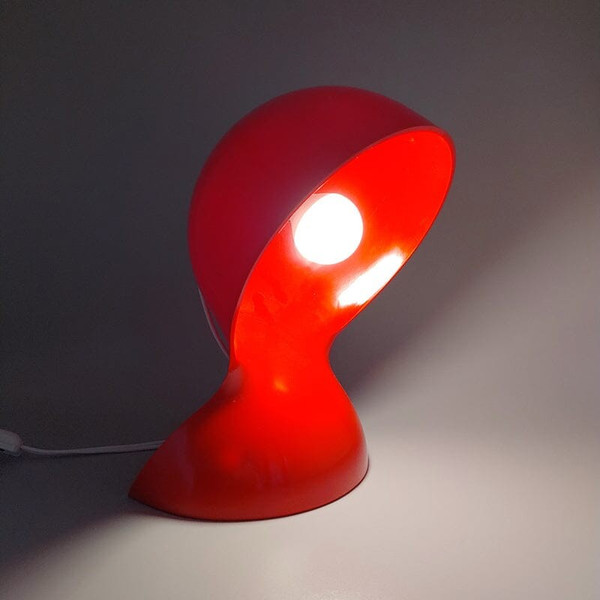 Lampada da tavolo originale Dalù rossa degli anni '60 di Vico Magistretti per Artemide (non una replica)