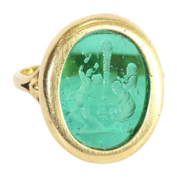 Antique green intaglio ring in 18k gold, victorian ring, green intaglio, glass, antique jewel