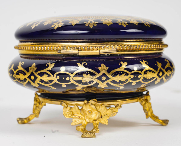 Beautiful Sèvres porcelain candy box, late 19th century