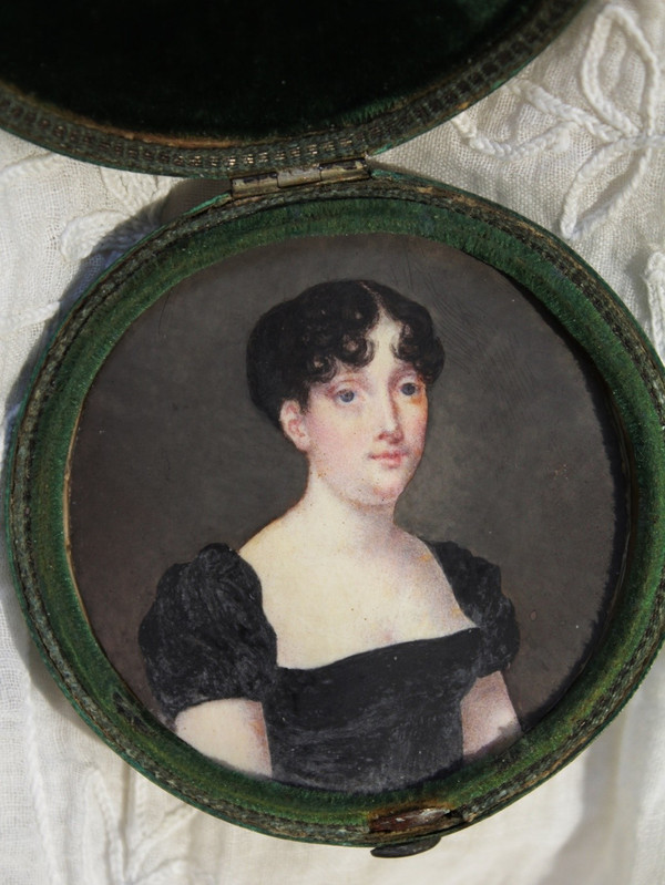 Painted miniature portrait of a woman in her shagreen case circa 1800