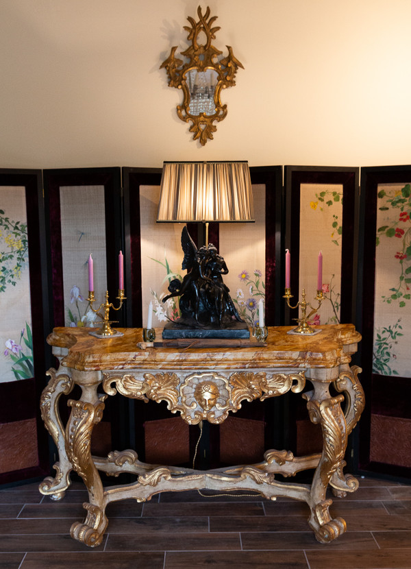 Italy 18th Century Large lacquered and gilded console top tray in imitation Sienna marble