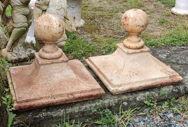 Pair of old cast iron pillar/post capitals/caps