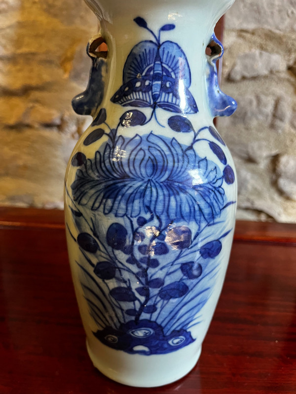 Petit vase en porcelaine du 19ème siècle, chine. Parfait état. 