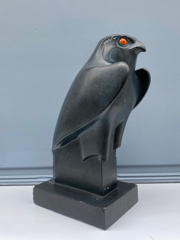 Moulage en plâtre 1950 Faucon Horus géométrique patine noire