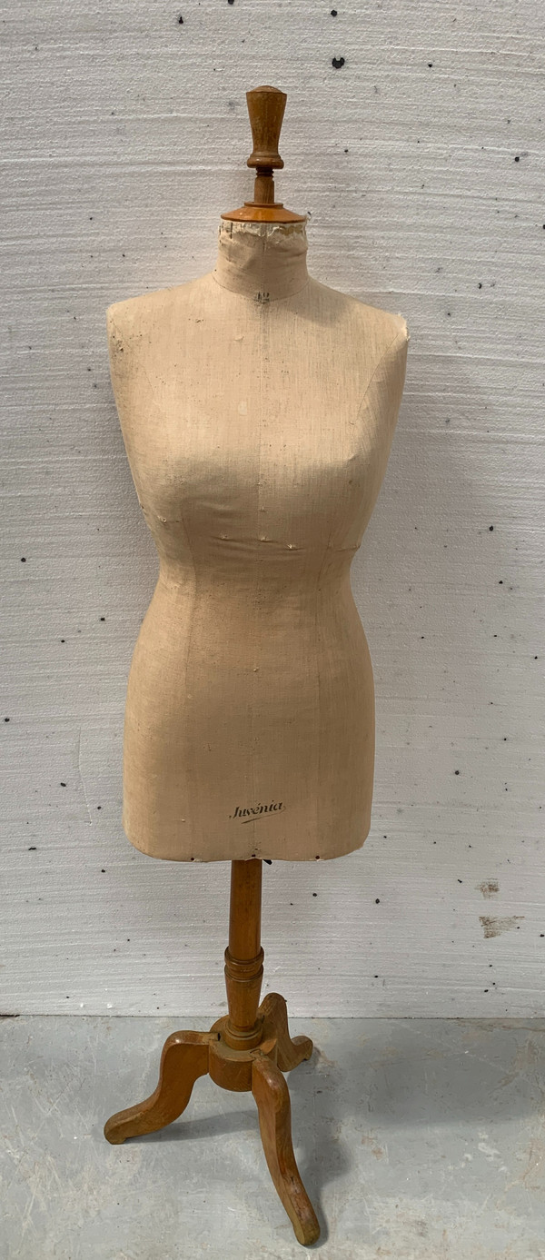 Ancien mannequin de couture sur un pied tripode XX siècle