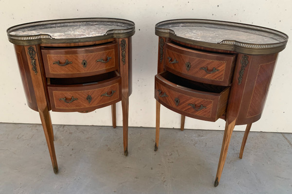 Paire de petites commodes en rognon de style Louis XV / XX siècle