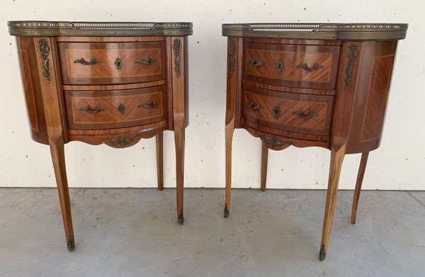 Paire de petites commodes en rognon de style Louis XV / XX siècle