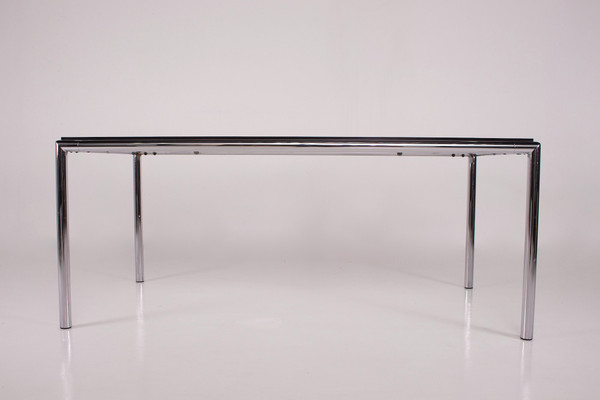 Table minimaliste italienne