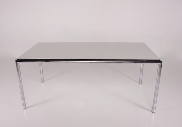 Table minimaliste italienne