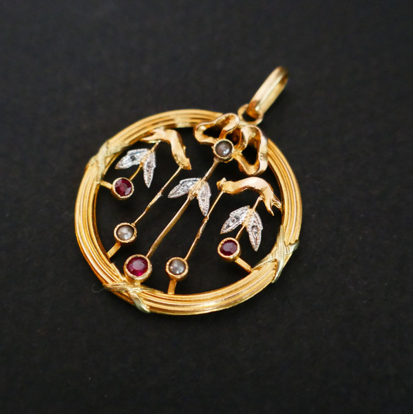 Pendant Diamonds, Pearls and Rubies, 18-carat gold.