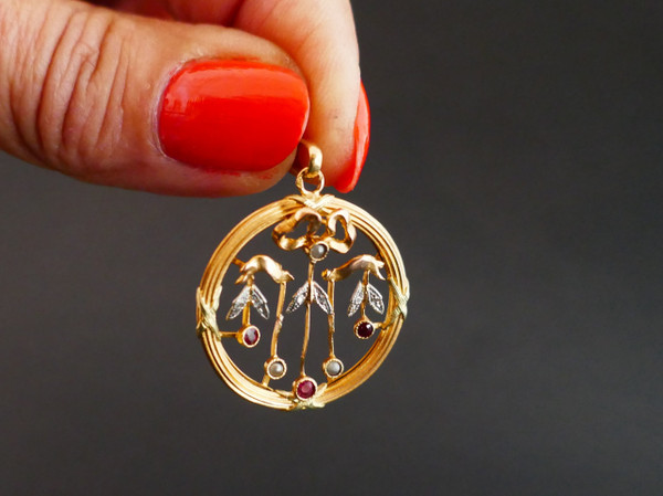 Pendant Diamonds, Pearls and Rubies, 18-carat gold.