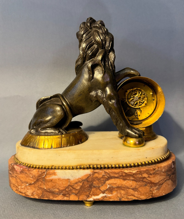 Neoclassical Medici Lion clock - late 18th century