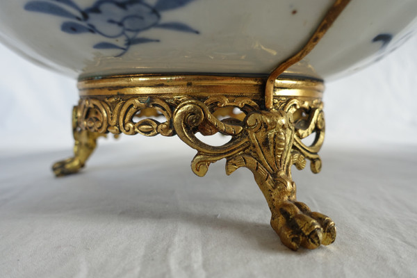 Suite di 4 piatti in bronzo di porcellana giapponese con decorazione Imari