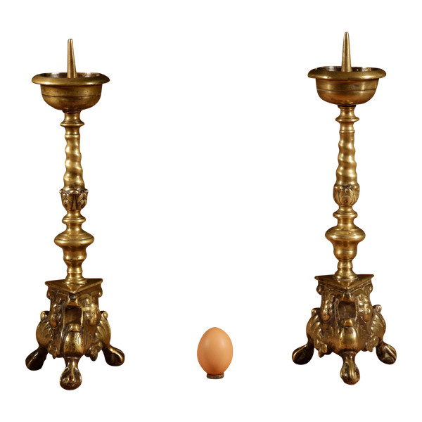 A genuine pair of original brass candlesticks from the southern (Flemish) Netherlands, circa 1680.