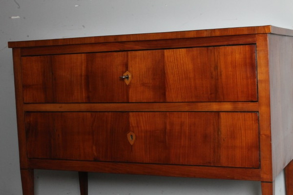 Antique Sienese Louis XVI chest of drawers - chest of drawers 1770 in cherry. Restored. Size 124 x 57. Height 94.50