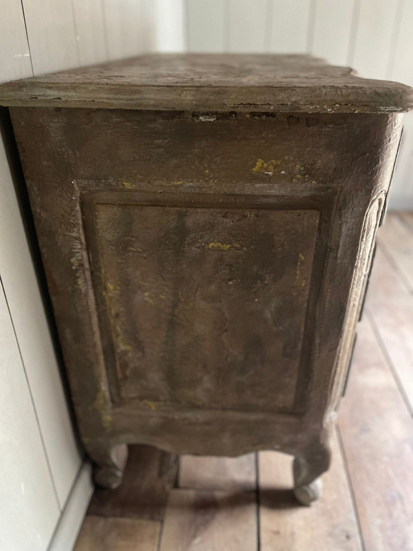 Louis XV Bell crossbow chest of drawers with patina dating from the 1900s