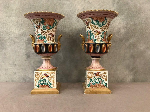 Pair of Medici vases in Old Paris porcelain from the 19th century