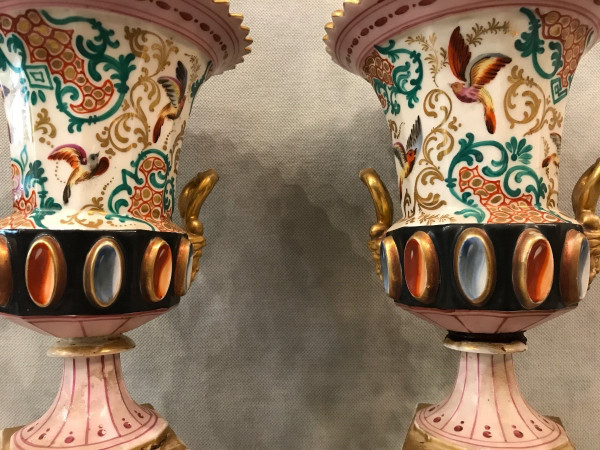 Pair of Medici vases in Old Paris porcelain from the 19th century