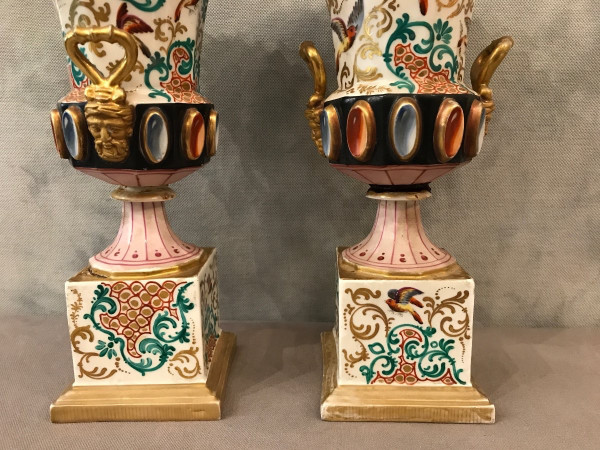 Pair of Medici vases in Old Paris porcelain from the 19th century