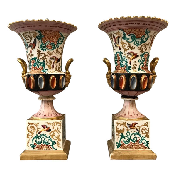 Pair of Medici vases in Old Paris porcelain from the 19th century