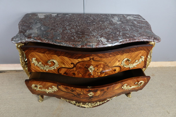 Commode sauteuse en marqueterie estampillée "Perreau"