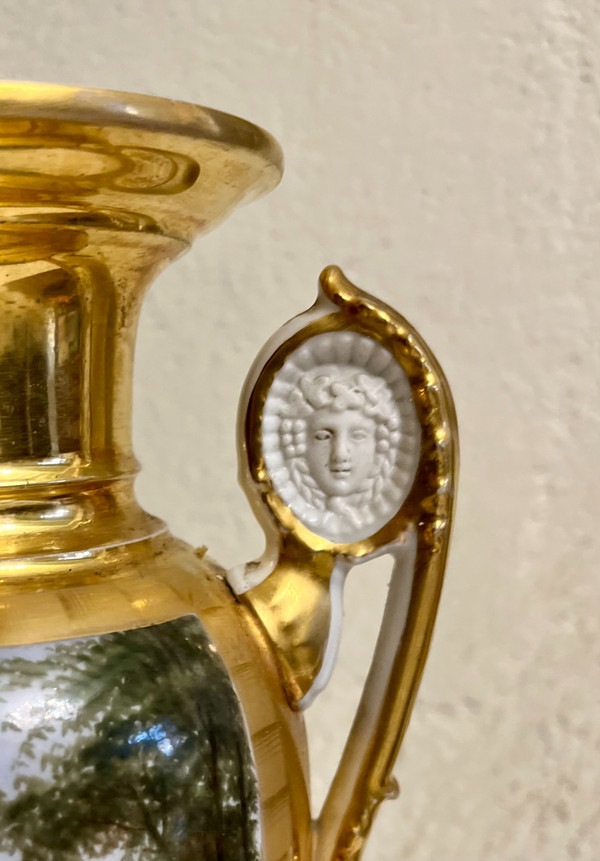 Pariser Porzellanvase aus der Restaurations- oder Louis-Philippe-Zeit, handdekoriert.