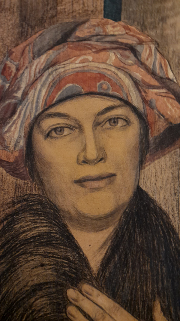 Portrait of a woman drawing with colored pencils