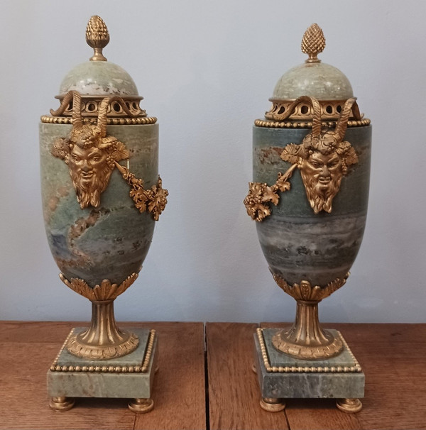 France, vers 1880 - paire de cassolettes ou vases pots pourris - marbre vert et bronze doré