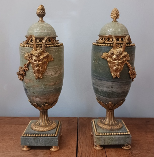 France, vers 1880 - paire de cassolettes ou vases pots pourris - marbre vert et bronze doré