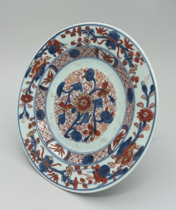 Imari porcelain plate with floral decoration Japan