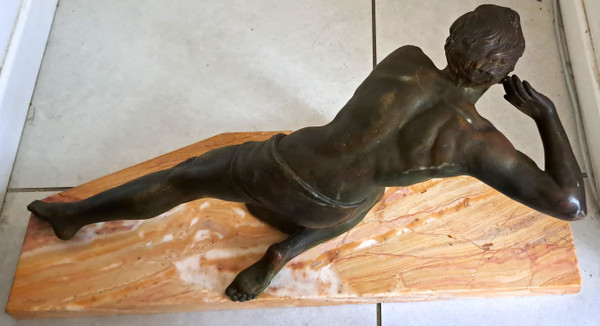 Large cast iron sculpture of the hunter watchman - Art Deco signed Ugo Cipriani (1887-1960)