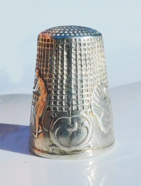 Sterling Silver Thimble Fable "Le Singe Qui Montre La Lanterne" Sewing Kit