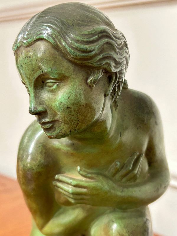 Lucien Charles édouard Alliot (1877-1967) La Frileuse Bronzo con patina verde Periodo Art Déco