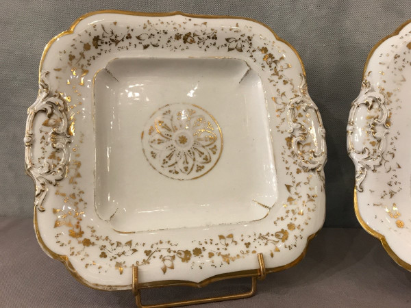 Pair of 19th century "Jacob Petit" Old Paris porcelain cake dishes