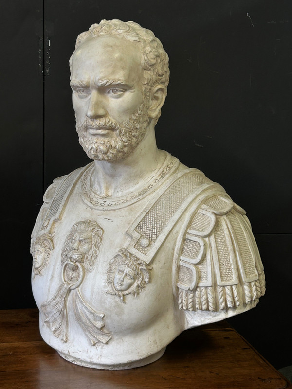 Important Portrait En Buste D’empereur Romain En Cuirasse - Sculpture En Plâtre XXéme Siècle 