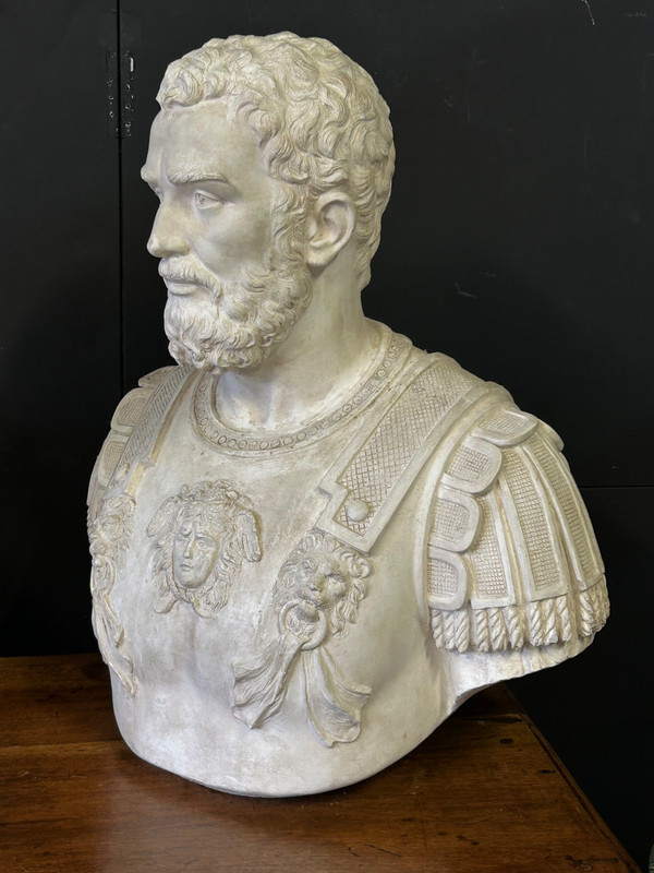 Important Portrait En Buste D’empereur Romain En Cuirasse - Sculpture En Plâtre XXéme Siècle 