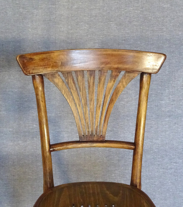 Paire de chaises Thonet N°221, assise découpée en palmette, 1910