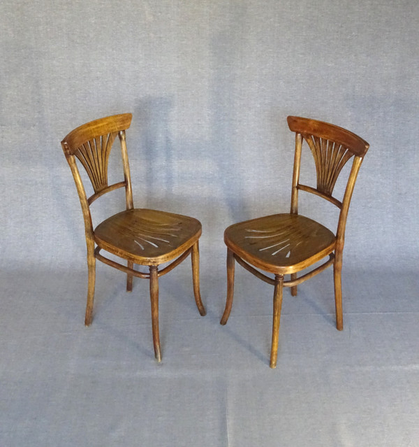 Paire de chaises Thonet N°221, assise découpée en palmette, 1910