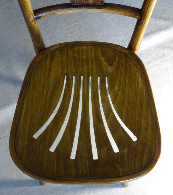 Paire de chaises Thonet N°221, assise découpée en palmette, 1910